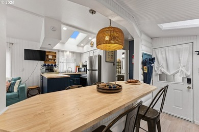 Income Producing Vacation Rental, REMODELED with Class and Style - photo 10