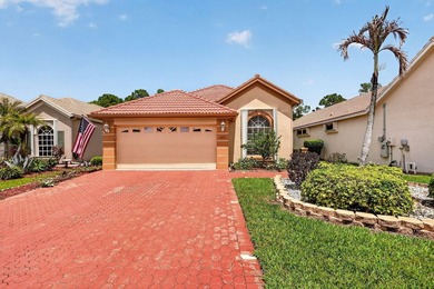 Well maintained 2002 Hanover Home located in the highly - photo 2