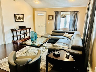 Warwick-Debut! Small and private 10-unit complex tucked away but - photo 9