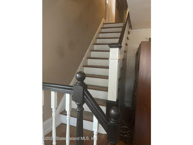 This lovely detached colonial family home has much to offer - photo 15