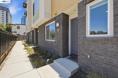 Modern 2019-built townhouse offering 2 bedrooms, 2.5 bathrooms - photo 11