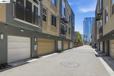 Modern 2019-built townhouse offering 2 bedrooms, 2.5 bathrooms - photo 13