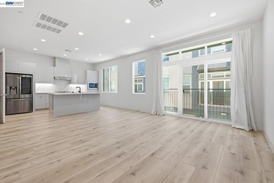 Modern 2019-built townhouse offering 2 bedrooms, 2.5 bathrooms - photo 15