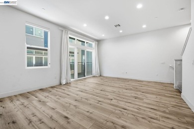 Modern 2019-built townhouse offering 2 bedrooms, 2.5 bathrooms - photo 20