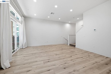 Modern 2019-built townhouse offering 2 bedrooms, 2.5 bathrooms - photo 21
