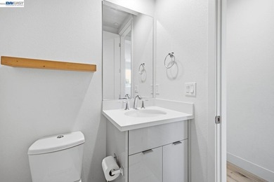 Modern 2019-built townhouse offering 2 bedrooms, 2.5 bathrooms - photo 29