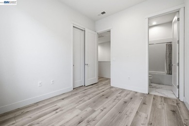 Modern 2019-built townhouse offering 2 bedrooms, 2.5 bathrooms - photo 31