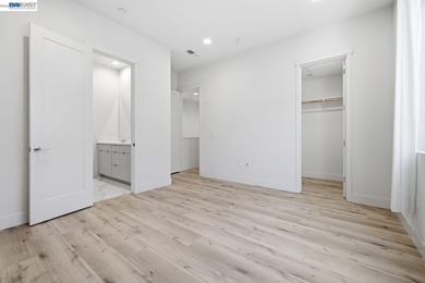 Modern 2019-built townhouse offering 2 bedrooms, 2.5 bathrooms - photo 32