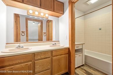 With 360-degree views of the entire Jackson Hole valley, this 3 - photo 13