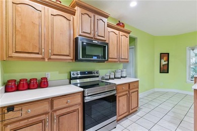 Spacious, beautifully maintained home with private wooded views - photo 14