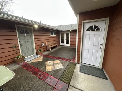 McKenzie River  Home For Sale in Springfield Oregon