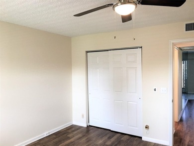 GREAT INVESTMENT! RENTED TO A LONG TERM TENANT. GET INCOME ON - photo 17
