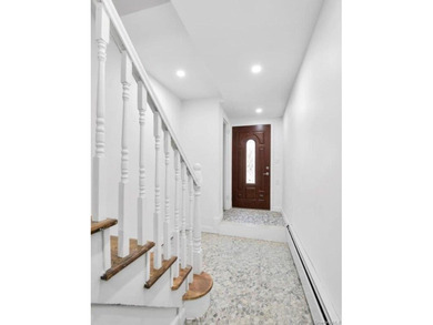 Fully renovated, new granite kitchen, all new bathroom fixture - photo 2