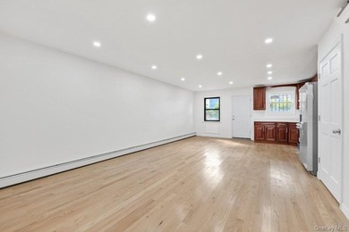 Fully renovated, new granite kitchen, all new bathroom fixture - photo 3