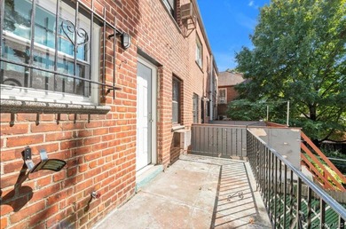 Fully renovated, new granite kitchen, all new bathroom fixture - photo 8