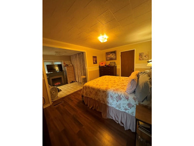 This 3/2 SWGA home is centrally located 10 miles south of - photo 9