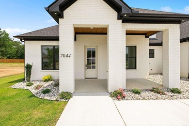 Welcome home to this stunning new construction white painted - photo 4