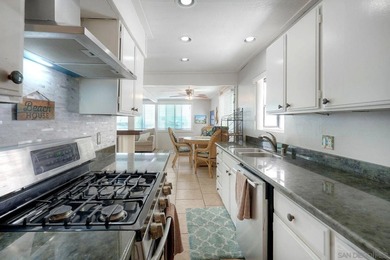 Ideal location steps to ocean, bay, restaurants, shopping and - photo 9