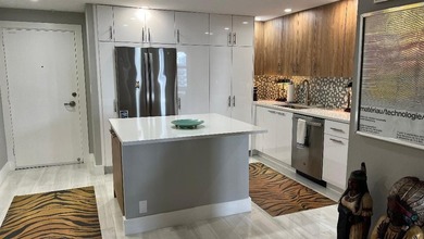Walk into this top floor stunning remodeled spacious 2 bedroom 2 - photo 3