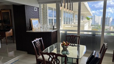 Walk into this top floor stunning remodeled spacious 2 bedroom 2 - photo 7