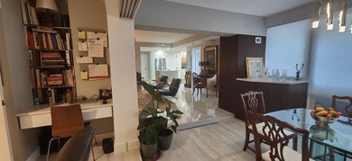 Walk into this top floor stunning remodeled spacious 2 bedroom 2 - photo 9