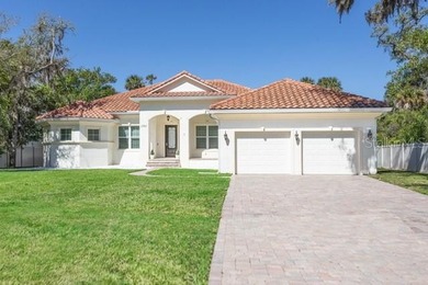 Experience refined coastal living in this exceptional residence! - photo 1