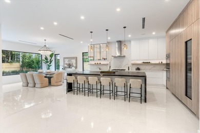SOPHISTICATED residence with warm neutral palette. Elegant yet - photo 1