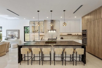 SOPHISTICATED residence with warm neutral palette. Elegant yet - photo 4