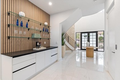 SOPHISTICATED residence with warm neutral palette. Elegant yet - photo 6