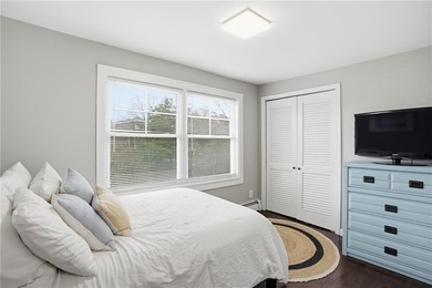 Escape to the highly sought-after Touisset Point area in this - photo 17