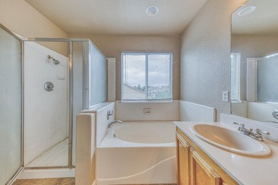 Beautiful 4 bedroom 2.5 bath home with tons of curb appeal is - photo 23