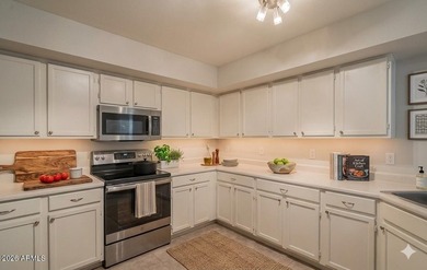 Experience refined living in this beautifully appointed 3 bed, 2 - photo 5