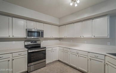 Experience refined living in this beautifully appointed 3 bed, 2 - photo 6