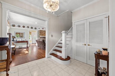 Wonderful curb appeal on this meticulously kept colonial w/the - photo 5