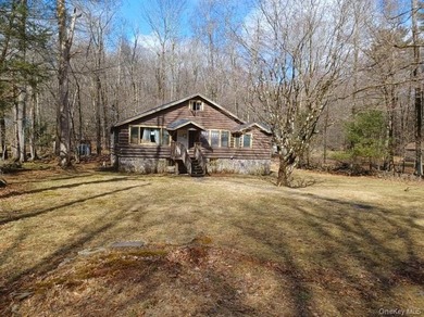 Located in the serene lakeside community of Smallwood, this - photo 1
