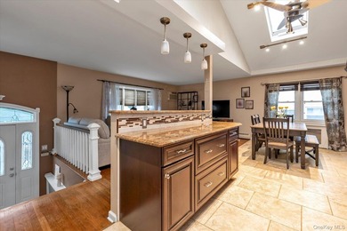 Oceanside - This charming high-ranch home sits on a quiet - photo 7