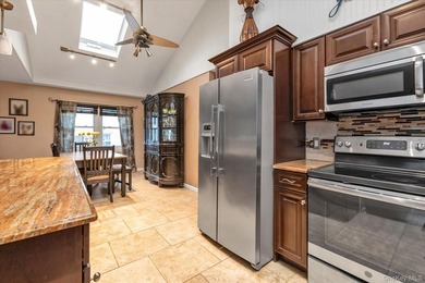Oceanside - This charming high-ranch home sits on a quiet - photo 8