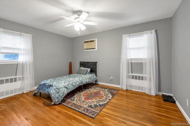 Oceanside - This charming high-ranch home sits on a quiet - photo 9