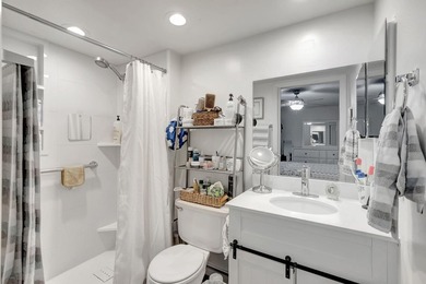 Rare 1st Floor Gem in Isle of Capri - Fully Updated! Experience - photo 20
