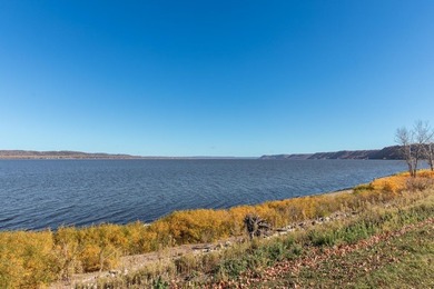 Make this fabulous lake-view condo yours today! Top floor - photo 3