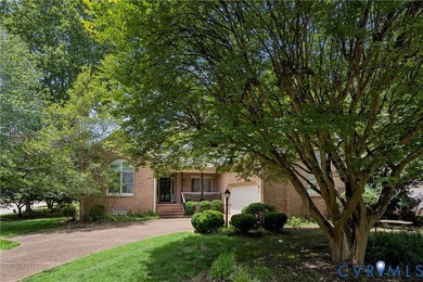 This stunning Joel Sheperd classic home offers a highly - photo 3