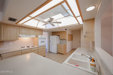 Looking to enjoy a Sun City Lifestyle? This is a well maintained - photo 11