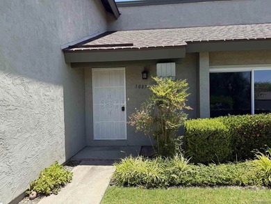 Excellent Townhome in Villa Martinique with Fresh Interior Paint - photo 1