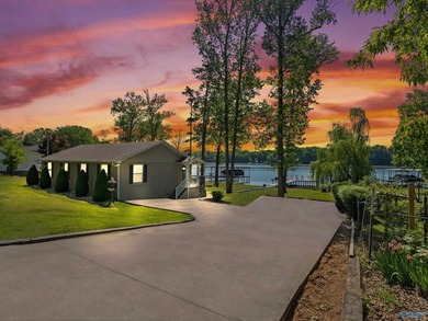 Beautifully updated home on Elk River! 3BR/2BA 1320sf house with - photo 2