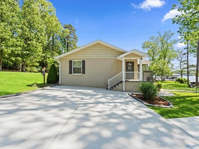 Beautifully updated home on Elk River! 3BR/2BA 1320sf house with - photo 3