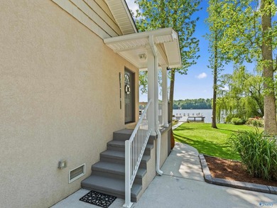 Beautifully updated home on Elk River! 3BR/2BA 1320sf house with - photo 4