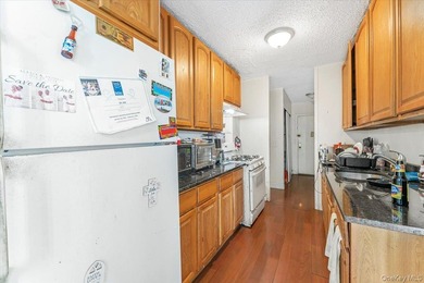 Step into this beautiful one-bedroom in a high rise building - photo 4