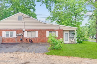 This charming one-bedroom, one-bath residence offers a spacious - photo 4