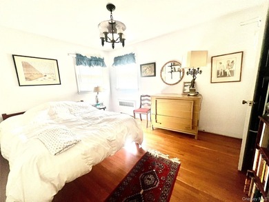 Beautiful center hall colonial situated on a 100 x 80 corner lot - photo 11