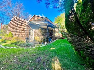 Beautiful center hall colonial situated on a 100 x 80 corner lot - photo 16